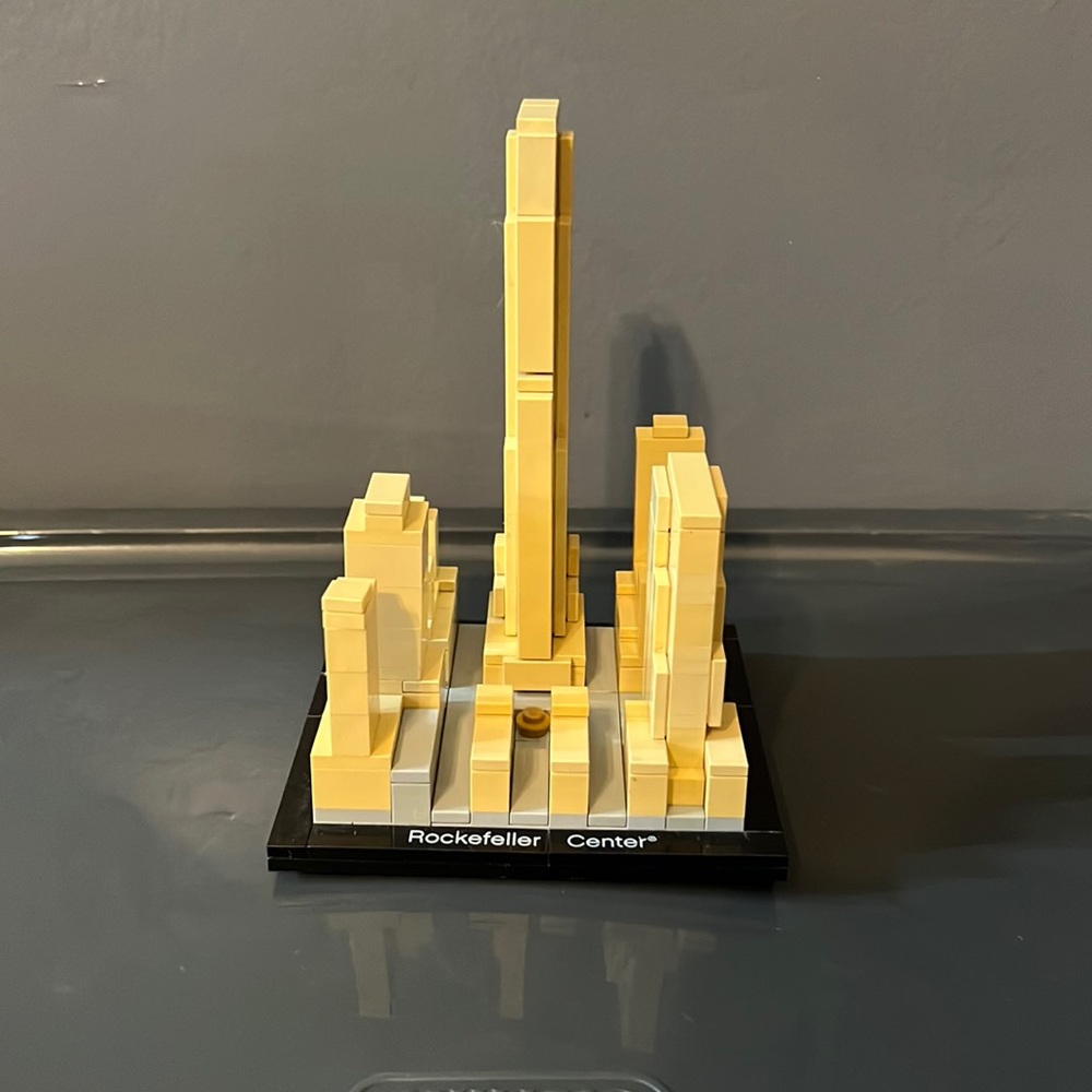 Retired Rockefeller Center Lego 21007